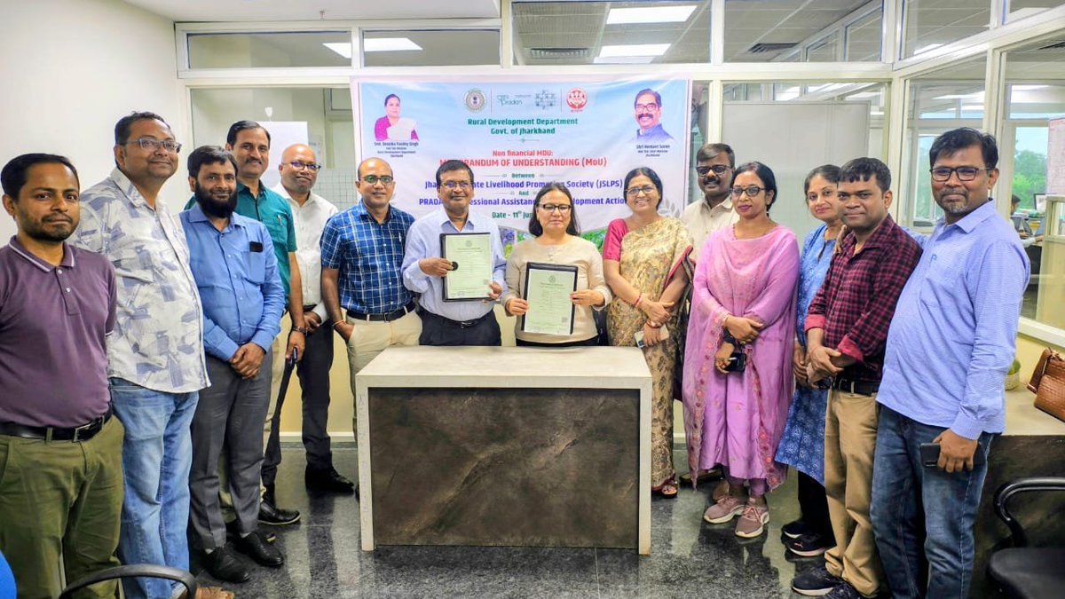 onlineJSLPS's tweet photo. On 11 June 2026, JSLPS signed MoU with @PRADAN_India  to strengthen Cluster-Level Producer Collectives (CLPCs) across 17 districts, supporting 6 lakh+ rural women to earn over ₹1 lakh annually through diversified livelihoods and better market access.

@HemantSorenJMM @DipikaPS https://t.co/v74aB1PoFD