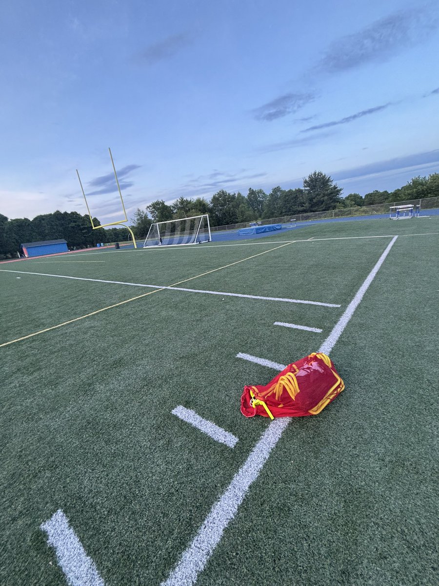 z_harrison11's tweet photo. 1% great work at the field today preparing for  @2026BONECAMP .Excited to compete https://t.co/oqLU7WrRFv