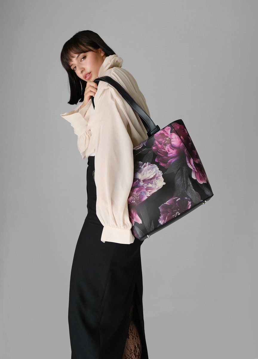 SaintIvvy's tweet photo. Fleur Floral Tote
https://t.co/IOjdlWkb02 https://t.co/E8JNJLVBvY