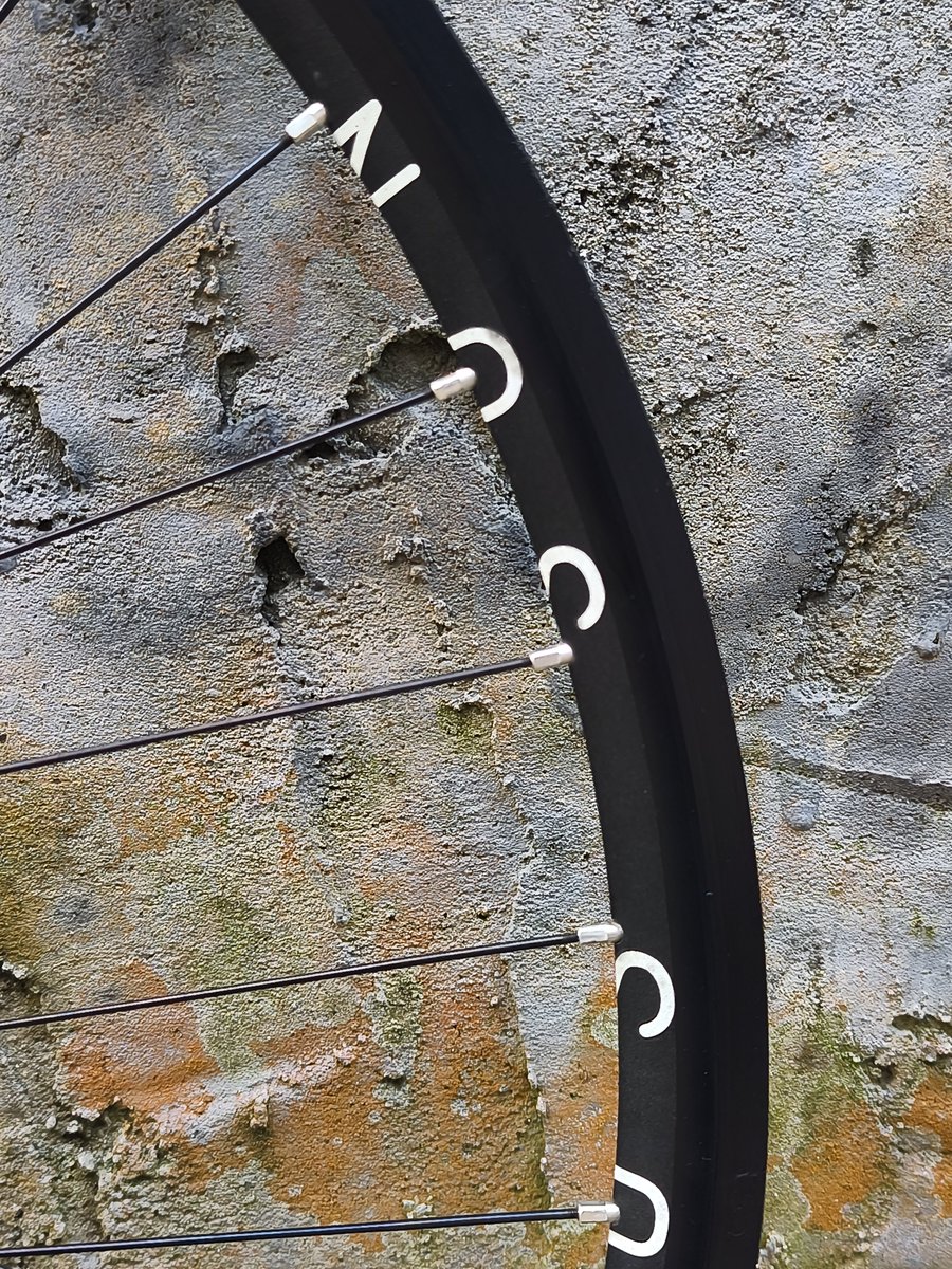 KikiLagi6's tweet photo. Wheelset hplusson
Hub miche
Spoke dt swiss
cog 16t biasa + lockring bawan miche
Ada brakeline ditutupin lakban item
3.000k
#fnfjb https://t.co/PTBsMRkY2e