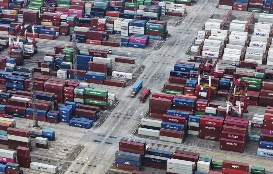 PhoenixInterna3's tweet photo. China’s May Shipments to U.S. Clock 5-Year High Growth at 35%

Read the full article on [https://t.co/5gwC3GjFiE] https://t.co/nJWwUUll4F