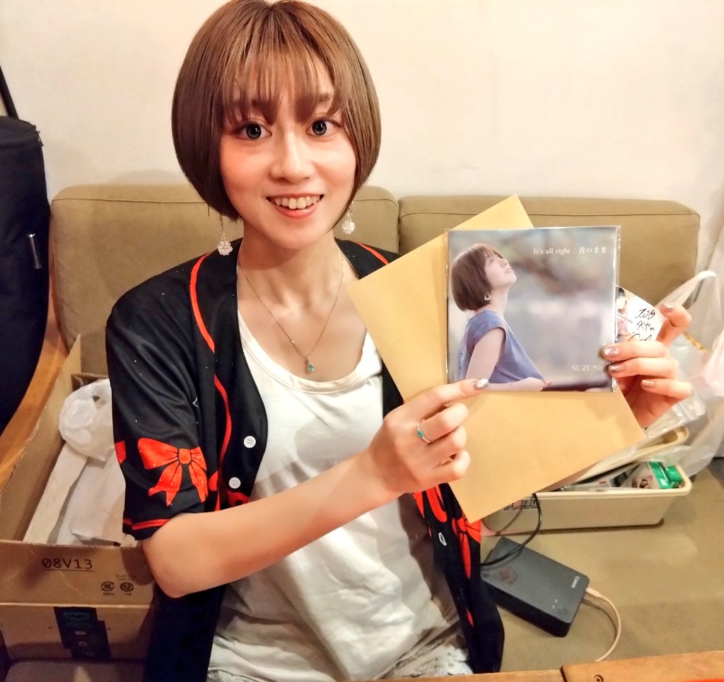 0715takuya's tweet photo. 2026.6.11_@代官山NOMAD 
SUZUNE 上京12周年ワンマン
『Faraway From My Home-2026-青のまま』
サポートメンバー
Dr.岡安稔/Ba.雨宮健司/Gt.中畑丈治

ライブ終了後の打ち上げでカンパーイ(^^)/🍺
Newsingle【青のまま/SUZUNE】もゲットしスリッパを履いた姿の撮影会ꉂ🤗

写真⑦
#鈴音
#SUZUNE https://t.co/4KZUMHUPK1
