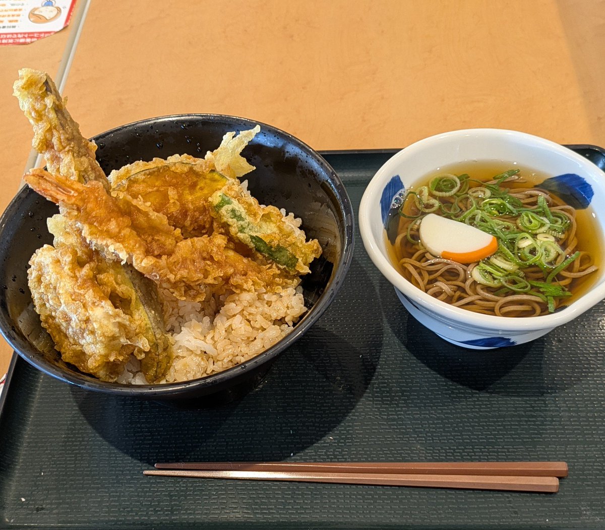 mistgear's tweet photo. すっげー久しぶりにフードコートに来たわｗ https://t.co/dtxTGyLdRl