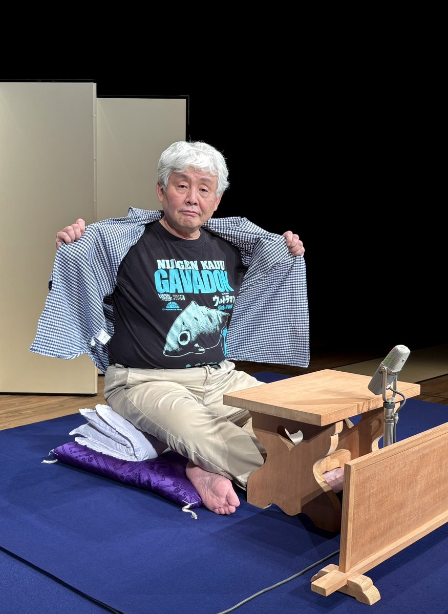 SentatsuBiiki's tweet photo. ◎ 扇辰・喬太郎 二人会
　
喬太郎師　マイクチェック
　
開演前の楽屋
　
お茶子さん
いつもお世話になります
　
打ち上げ
オトノワＫさん、いがぐみさん https://t.co/HAVOJ8NDxT