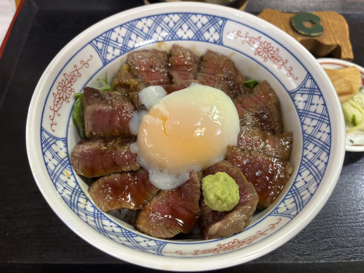 CyberRudolf's tweet photo. 阿蘇に来たので、いまきん食堂さんのあか牛丼🐂
並んだけど、美味しかった😊
#いまきん食堂 https://t.co/q9A45iZKdf