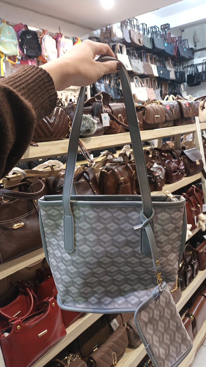 cokokicho's tweet photo. wts shoulderbag 45k no minus ya  (1x pemakaian) masih bagus banget
🌹Detail by dm
🍊Free ong siap kirim
🏠Kediri, Jatim https://t.co/zOfmu9xttj