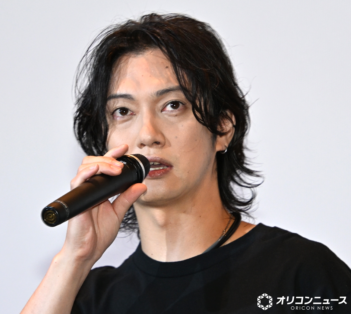 oricon's tweet photo. 金爆・喜矢武豊、命知らずな発言
 『日本統一』コンビの
本宮泰風&amp;山口祥行を「かわいい」
https://t.co/7BUHsRHuIZ
⠀
喜矢武豊、胴上げシーンで
“裸”をめぐる熱い攻防 辻裕之監督が裏話
https://t.co/e3x3DyXbKU
⠀
『日本統一』シリーズのスピンオフ
『劇場版 山崎一門II～日本統一～』舞台挨拶 https://t.co/uKvzLS7wWD