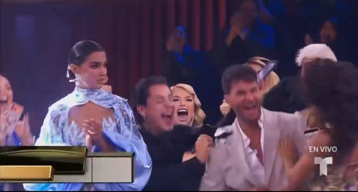 srorianista's tweet photo. LAS CARAAAAAS 😭🤣👏🏻
#REVENTADA #FABIOGANADOR #LCDLF6 https://t.co/ciA6sioUoM