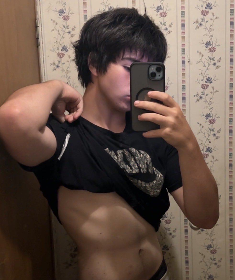 meowfart26's tweet photo. What 50 days of a calorie deficit looks like #gymtwt https://t.co/whUv1a7M4d