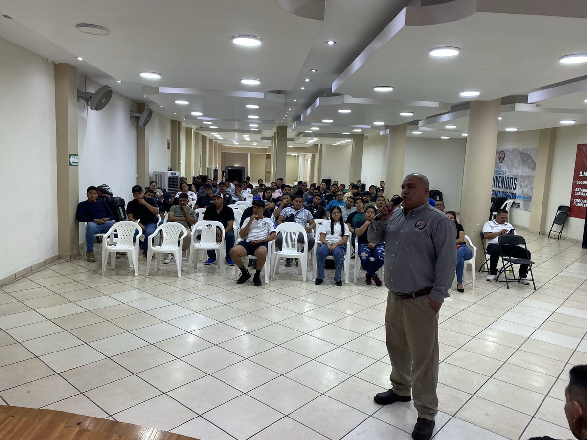 Frenteseccio62's tweet photo. 🔉Siguiendo el ejemplo y liderazgo de nuestro secretario general nacional, don @CarlosPavonC reafirmamos que la sindicalización fortalece la unidad,
#UnidadSindical #CarlosPavónCampos #SeguridadYCompromiso #DistritoFresnillo https://t.co/pHgZYkcOei
