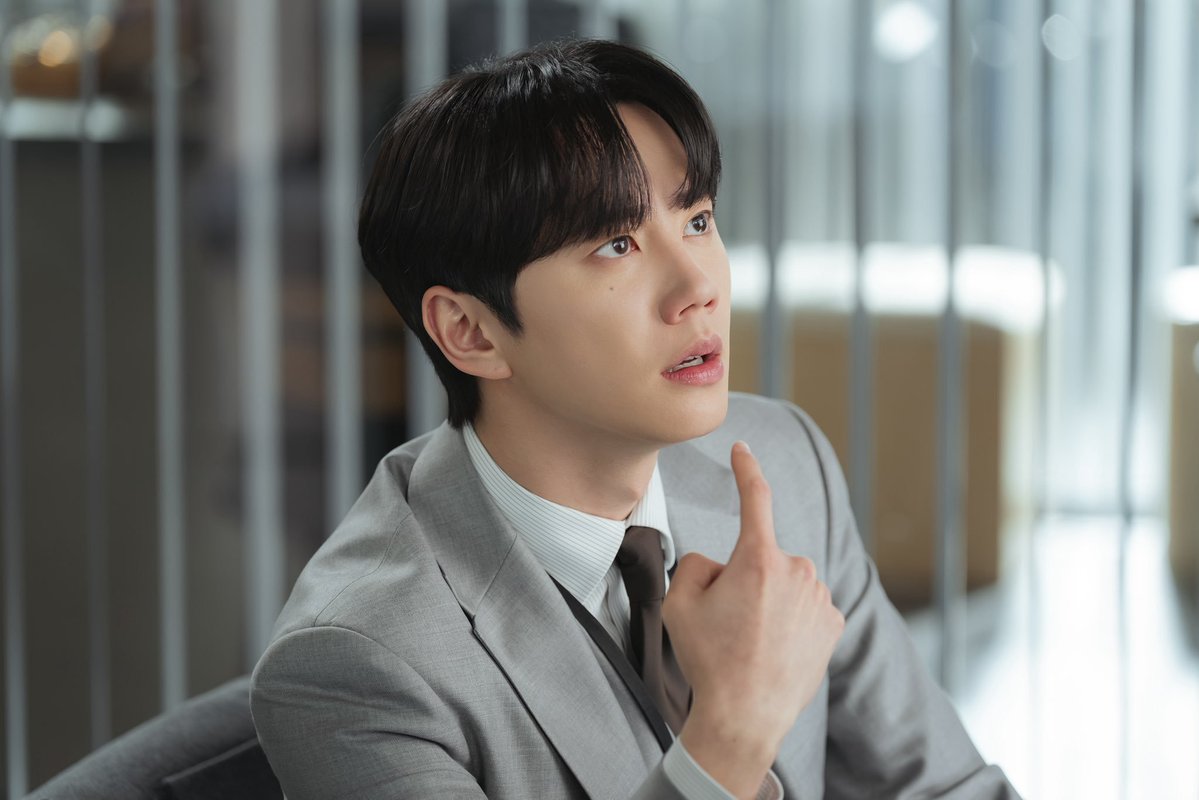 Jpunyoung's tweet photo. Serious when necessary, funny whenever possible. Hwang Junhyun really knows how to keep life interesting. ✨ https://t.co/Xa7jElaQuU