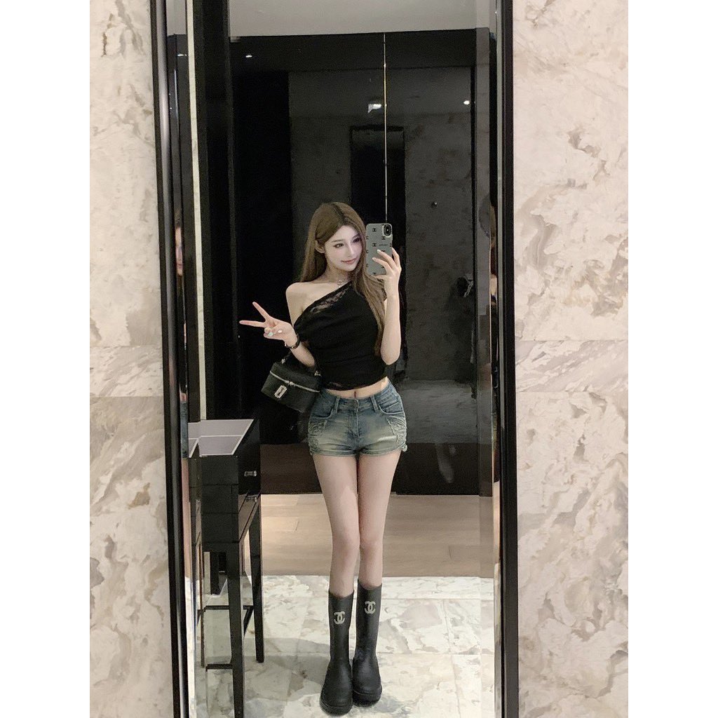 kreadjungg's tweet photo. ลดราคาาา🔥🔥
ส่งต่อเสื้อปาดไหล่ลูกไม้ สีดำ สวยแซ่บบบบ ใส่1ครั้ง🖤 ทักมาขอดูรูปภาพเพิ่มเติมได้นะคะ�� ไซส์ s ค่า ใส่สวยมากก

ราคา 90.- รวมส่ง 

#ส่งต่อเสื้อปาดไหล่ #ส่งต่อเสื้อผ้ามือสอง #โล๊ะตู้เสื้อผ้า #ส่งต่อเสื้อผ้ามือสองสภาพดี #ส่งต่อเสื้อผ้าราคาถูก #ส่งต่อเสื้อมือสอง https://t.co/z9s3VyIIpW
