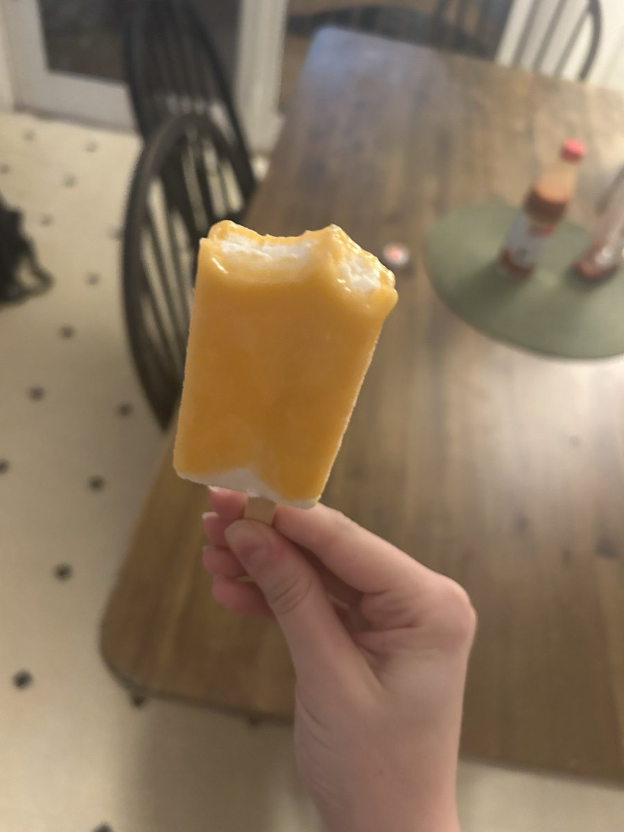omadaeri's tweet photo. Who was gunna tell me these are 90 cals a bar?? Theyve always been my fav https://t.co/V7KMqfWXSB