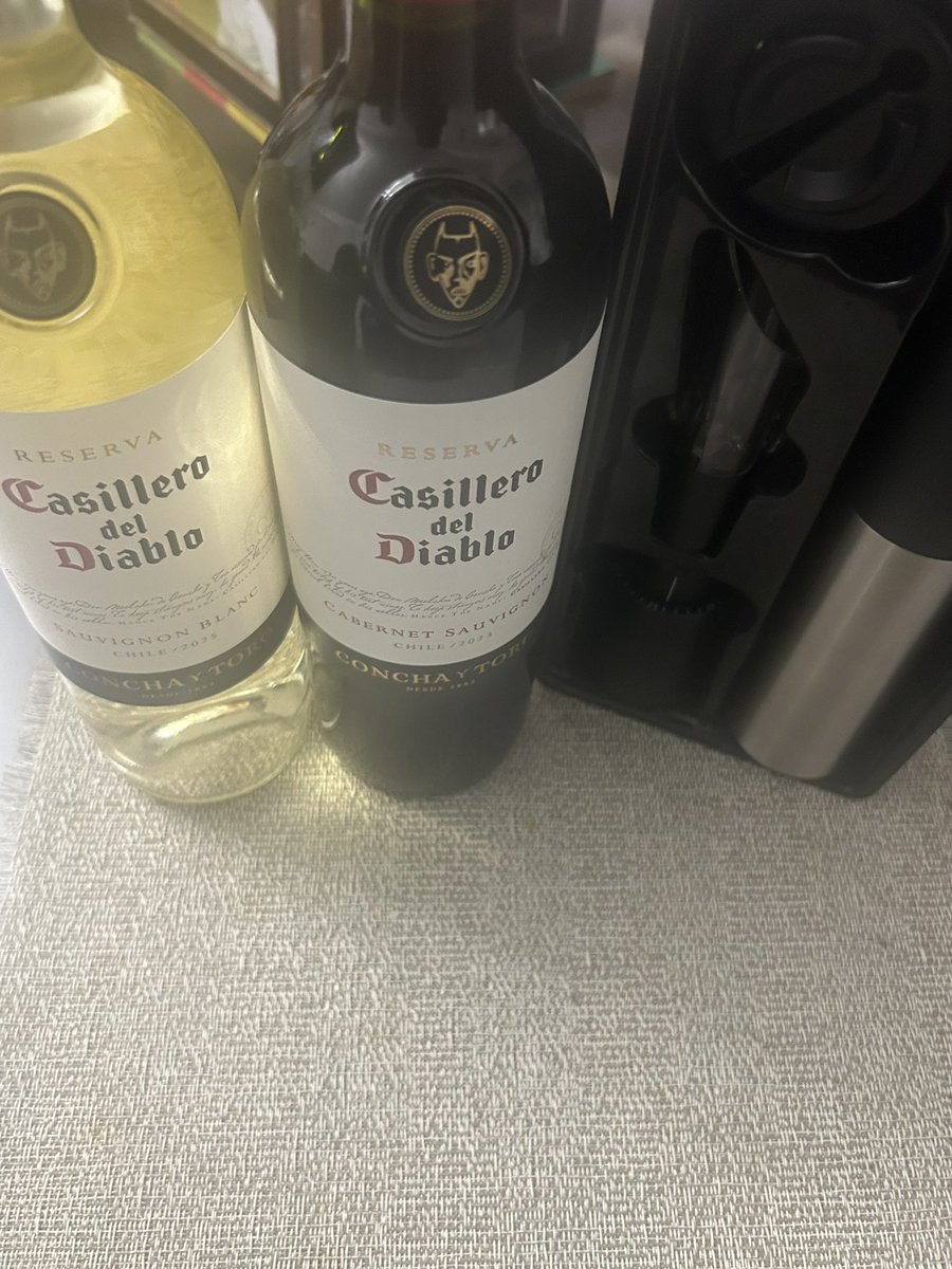 elmasvariado's tweet photo. Kiko en la presa le regalé uno de esos de la derecha y me dijo que él le echa azúcar porque son muy amargos https://t.co/WEr48EtfU3