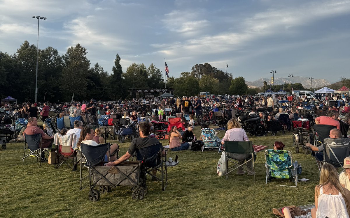 JaayKerr's tweet photo. Starting off the weekly summer Concert in the Park tonight!! Followed by a drone show! #SummerTimeFun https://t.co/8FfPxTGD4i