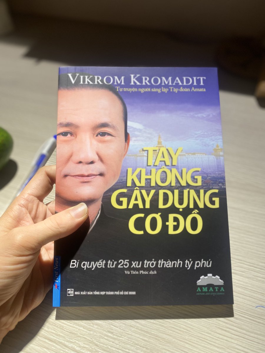 WindyDang91's tweet photo. Windy đã nhận được sách, chuẩn bị nghiền ngẫm từng chữ từng chữ câu chuyện của người sáng lập Tập đoàn Amanta - Vikrom Kromadit.

Mua sách ở Fahasa lúc nào cũng hài lòng, đóng gói cẩn thận, giao hàng thì luôn nhanh hơn ngày dự kiến trên đơn hàng ❤️ https://t.co/pohPGXXVcQ