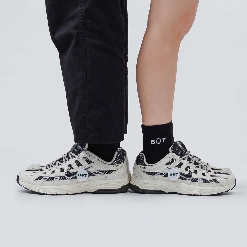 ruparipi_'s tweet photo. Buat kakak-kakak yang jomblo, ini namanya couple-an sneakers ya 🤭 https://t.co/abzI7gsXPH
