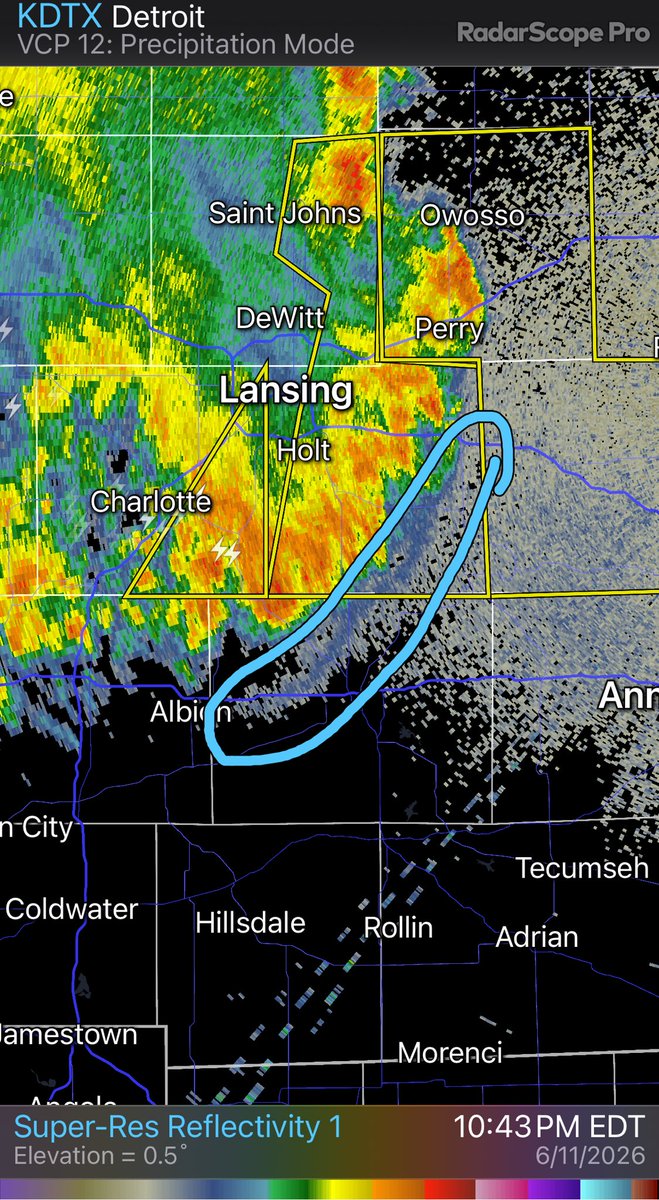 GrossWeather's tweet photo. (10:44pm Thu) Seeing our first signs of a gust front emanating from the bow echo.  This is a gust of wind that can be of severe strength out ahead of the storm before the rain even starts.  Gust fronts can also trigger additional storms if it’s unstable enough… #miwx https://t.co/oqy5HrgmHp