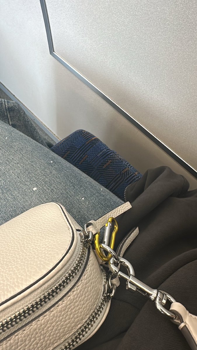 tomo64030447's tweet photo. 髙地のぬいはいつ落ちたの、、、、、帰ってきてほしい😭😭😭😭😭😭😭😭😭バスか電車か大阪駅かどこーーーーー😭😭😭😭😭😭😭😭😭😭😭😭😭😭 https://t.co/QNkocOGW1v