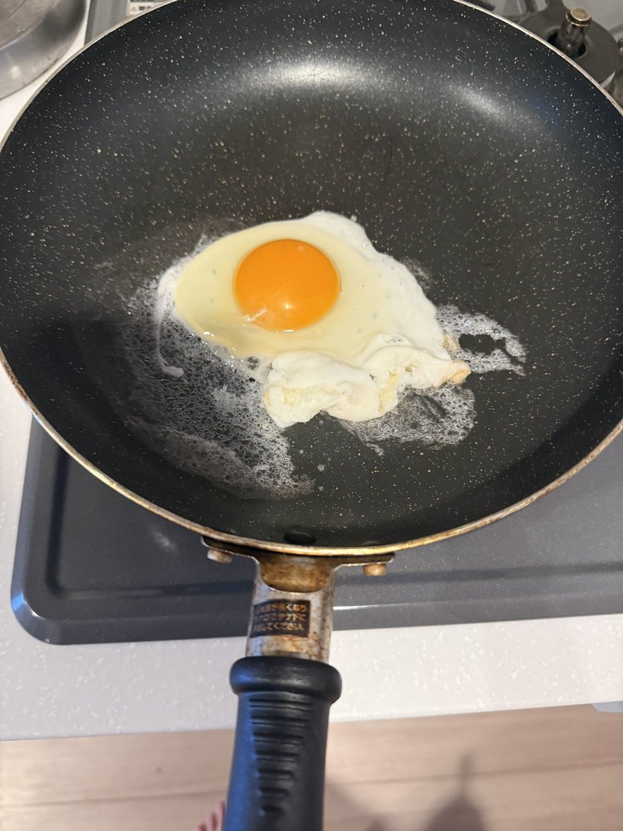 killlllx's tweet photo. 目玉焼きの作り方知らない https://t.co/mY8oJbSMYj