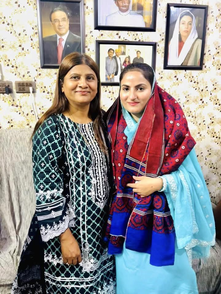 KeshooBai's tweet photo. Jiyali Saba Hyder daughter of Adi Rabia Mirani is currently on a ventilator. 
I humbly request everyone to keep her in your prayers for a speedy and complete recovery. May Allah Almighty grant her strength, healing, and good health, and ease this difficult time for her family. Ameen🤲🥲
@SabaHyder1