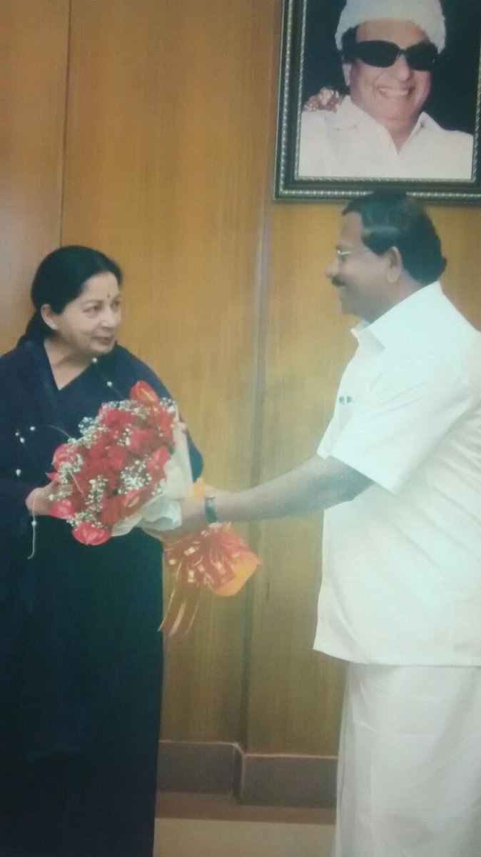 mafoikprajan's tweet photo. இன்றிலிருந்து 13 ஆண்டுகளுக்கு முன்னால், 12/6/13 அன்று, புரட்சித் தலைவி அம்மாவை சந்தித்து, அஇஅதிமுக என்ற புனித இயக்கத்தில் என்னை இணைத்துக் கொண்டேன் ! இன்று மீண்டும் கழகத்திற்கு புத்துயிர் பா்ய்ச்சி வரும் புரட்சித் தமிழரின் சீரிய முயற்சிக்கு உறுதுணையாக நிற்க உறுதி ஏற்கிறேன் ! https://t.co/kJrhbERWly