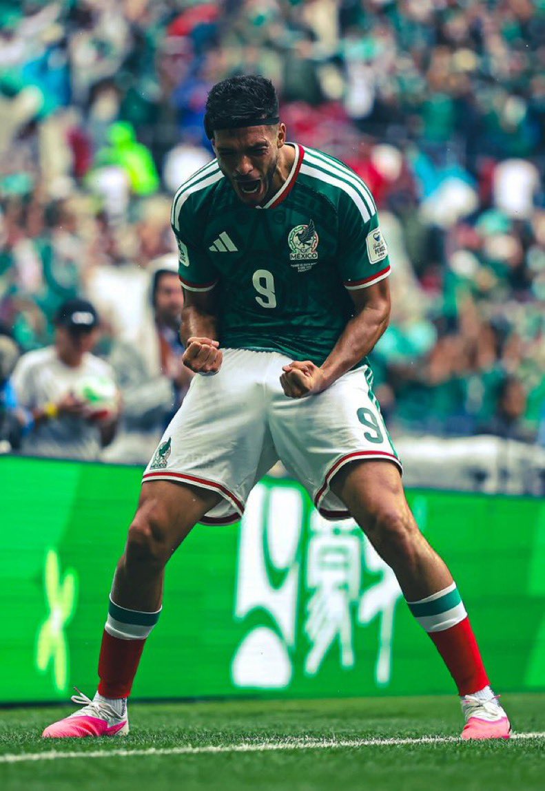 XaviSol_'s tweet photo. 📊 Anotadores mundialistas más
veteranos con selección mexicana:

2010 | 🇲🇽 Cuauhtémoc Blanco 
vs FRANCIA | 37 años

2014 | 🇲🇽 Rafael Marquez 
vs CROACIA | 35 años

1998 | 🇲🇽 Ricardo Pelaez 
vs NED | COR | 35 años

2026 | 🇲🇽 Raúl Jiménez 🔺
vs SUDÁFRICA | 35 años https://t.co/foDAyLprWR