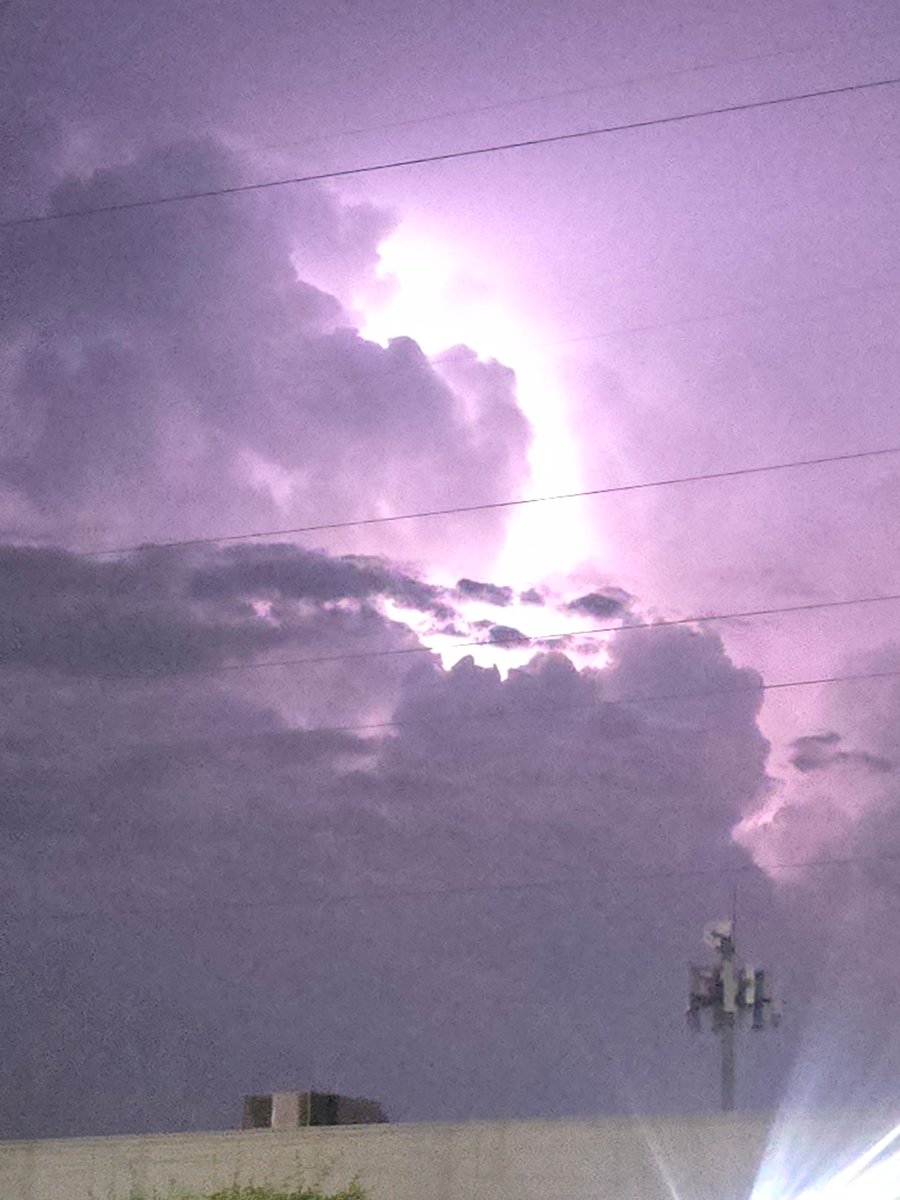 StaubMark1's tweet photo. Indiana weather https://t.co/mLXZHJhxPW
