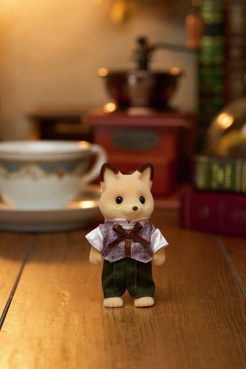 SylvanianEC_JP's tweet photo. 昨日のシルエットは、キツネのお父さんでした🎵 https://t.co/izM9itwbSN