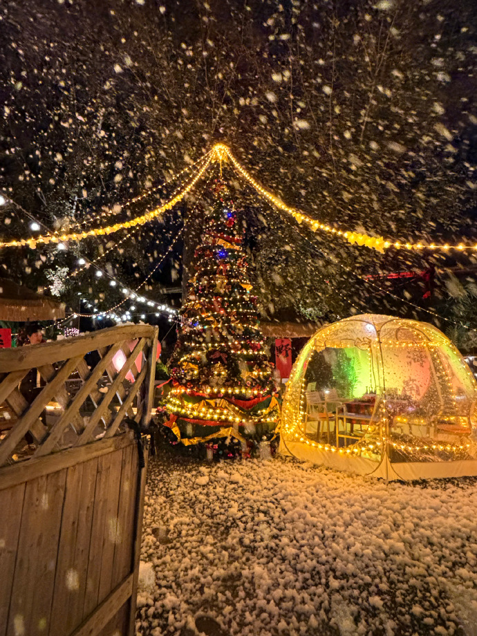 EmilFranceliso's tweet photo. The air smells like cinnamon, joy’s in every corner—tonight’s the first Christmas market of the season! Can’t wait for warm glühwein and festive laughs https://t.co/LqW6t0ea4p
