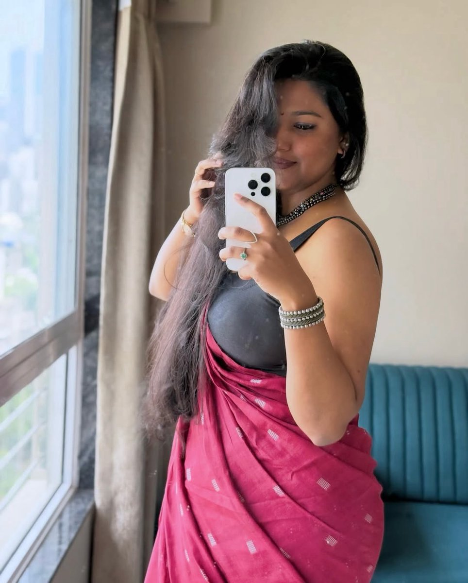 Anamika_Vibes's tweet photo. Mirror selfie, saree vibes, ✨❤️📸 https://t.co/UeqfroQwy6