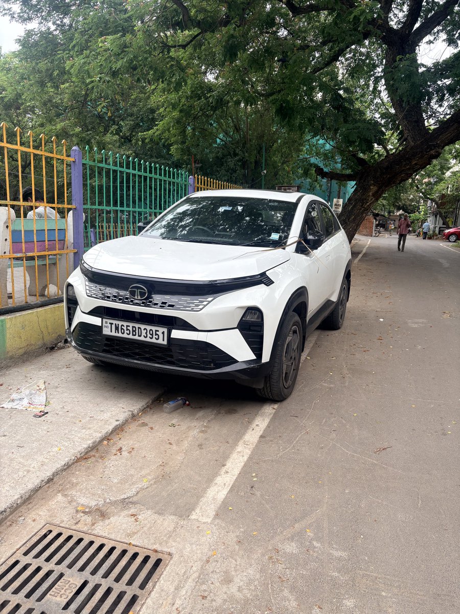 VKMRUK's tweet photo. This car is parked in Baskar Colony, Cross street, Virugambakkam, Chennai 92 for the past 7 days. Residents are complaining, kindly take action. Baskar Colony Residents Welfare Association. https://t.co/X0x8M99r9i
