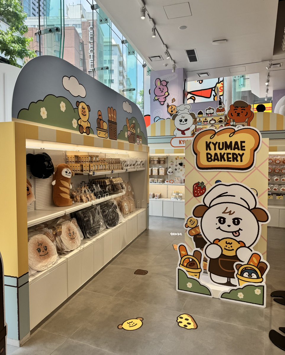 makimakielf's tweet photo. ギュメベーカリー行ってきました！
ソウルのような素敵空間ではないけれど、ギュメがたくさん。
めちゃ可愛い🩵

#조규매 #ギュメ #규현 #キュヒョン
#ギュメベーカリー
#KYUME #KYUMAEBAKERY https://t.co/WBwQzYlhcb