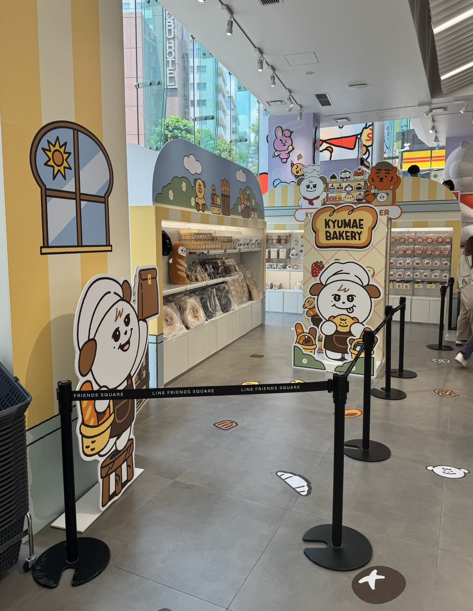 makimakielf's tweet photo. ギュメベーカリー行ってきました！
ソウルのような素敵空間ではないけれど、ギュメがたくさん。
めちゃ可愛い🩵

#조규매 #ギュメ #규현 #キュヒョン
#ギュメベーカリー
#KYUME #KYUMAEBAKERY https://t.co/WBwQzYlhcb