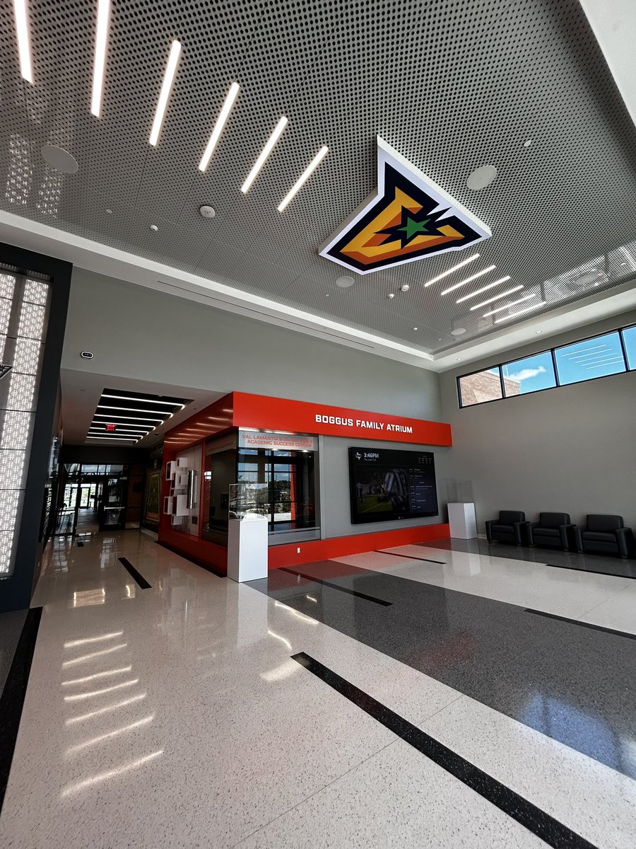 houston_shaw5's tweet photo. Incredible time at @UTRGVFootball today! Thank you @CoachGHenderson for having me out. I can’t wait to be back!
@CoachTBush @CoachRegalado 

@RossRoby1 @Shaun_Rut @HP_ThePark @AthleticsHP @JmFireUp_ @RecruitsCenTex https://t.co/oqyGJacHN7