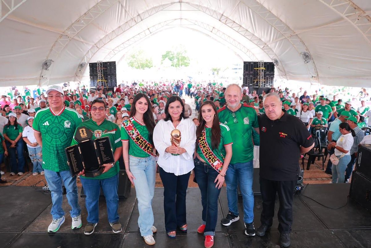 JohnnyMRegidor's tweet photo. Estuvimos con nuestra presidenta @YolandaOsunaH , apoyando con todo a nuestra selección en este inicio del mundial 2026. Viva México! https://t.co/9Xf5OlecMS