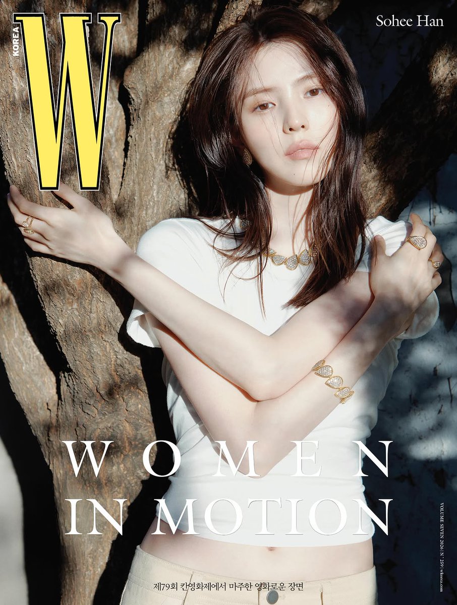 dear_xeesh's tweet photo. 260612 더블유 코리아 7월호 #한소희

[ WOMEN IN MOTION ]

"올해로 세 번째 칸이에요. 칸은 늘 같은 자리에 있으면서도, 매번 새로운 얼굴을 보여주는 도시인 것 같아요. 이곳에서 만난 영화 같은 순간들. 그리고 영화로부터 시작된 수많은 순간들은 오래도록 마음에 남을 것 같아요." https://t.co/kvhJRa1UvQ