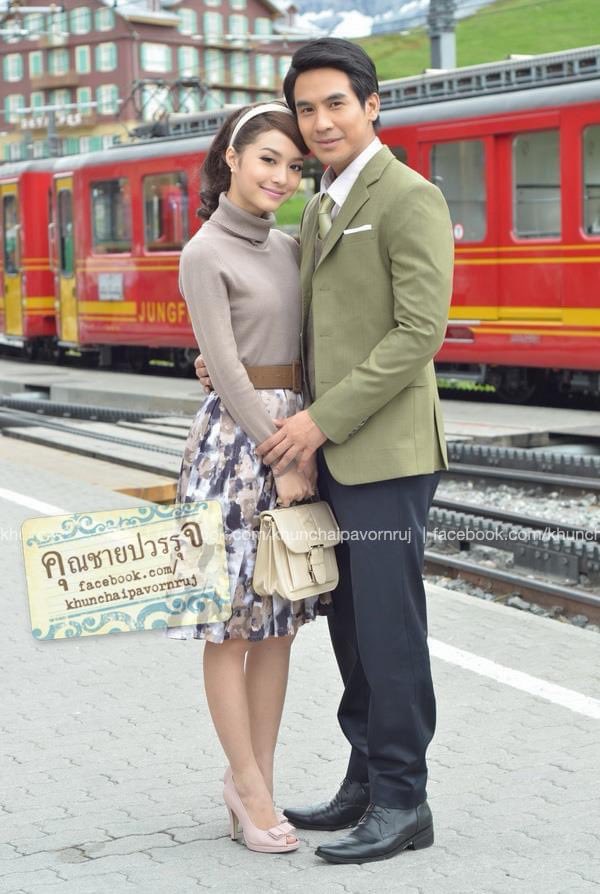 fahladax9thpp's tweet photo. ถ้าอันดับ 1 ในใจก็ชูสชายรุจเพราะอยากเป็นภริยาทูตใช้ชีวิตต่างแดน ละแต่ละประเทศที่ฮีได้ไปประจำการคือสวิส อังกฤษ วอชิงตันดีซีงี้ ที่ละ 4 ปีฟรินๆ เข้าสังคมรับแขกแต่งตัวเป็นแฟชั่นไอคอนิคแบบหญิงแต้วไปวันๆ วันนี้เดินเล่นอยู่เบิร์นพรุ่งนี้ไปโลซาน ชอบมากจนมาเรียนIR��าม (ไม่สนุก) 5555555555 https://t.co/pdZgkyVSh4