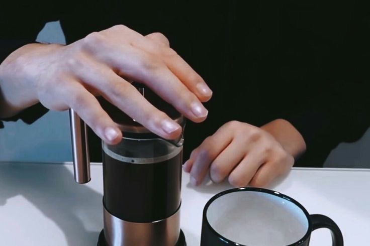 sencpei's tweet photo. Making my own coffee for today hoammm-🥱 https://t.co/Gg17OdUhe1