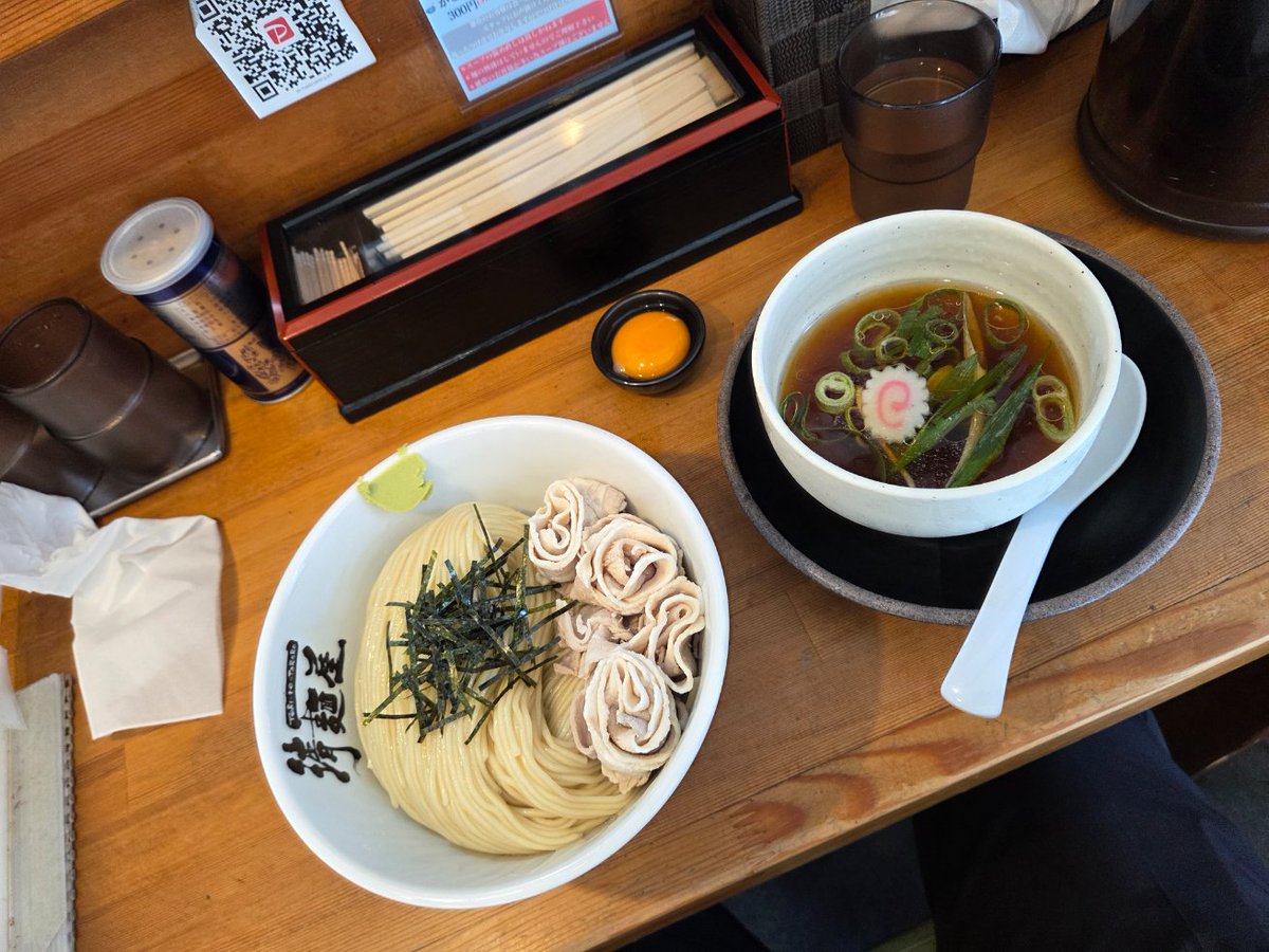 t_fujisawa16's tweet photo. 今朝、一時帰阪しました。来週末まで大阪国でお仕事です。
本日は難波サテライトでお仕事。お昼はもちろん #清麺屋 さんへ。
煮干風味の冷たいつけそば中盛
卵黄と豚しゃぶトッピング。

ご馳走様でした😋 https://t.co/PqznLexEFe