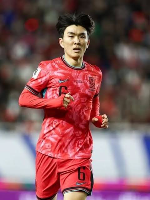 Balatreado's tweet photo. Hwang In-beom después de marcar el gol para empatar el partido ante República Checa: 

“Esto es por NewJeans.” https://t.co/GRgd4mW2nb