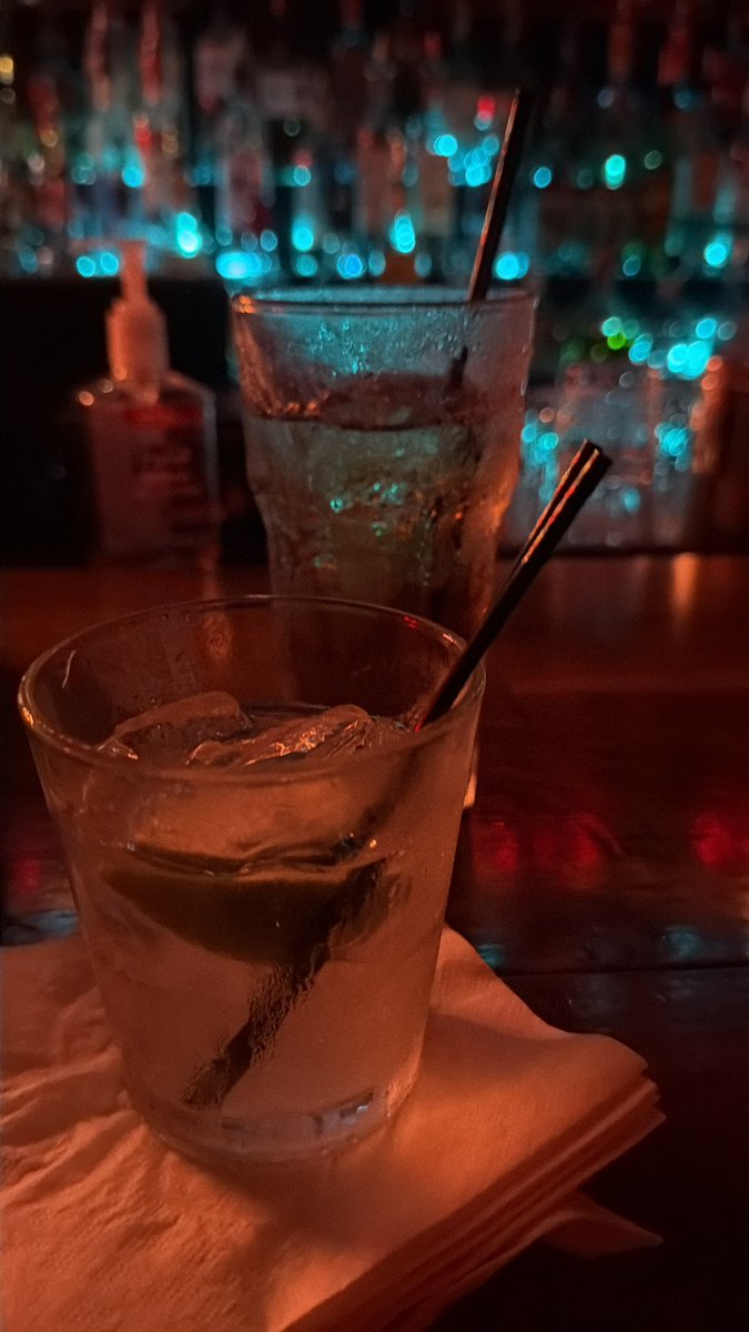 gofastmotorcycl's tweet photo. @formerlyherb @kahoetek #sipping https://t.co/FsU0z7UxfG