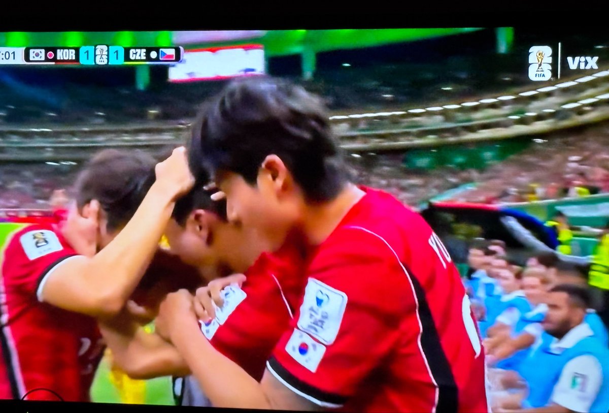 loimercury's tweet photo. Goooool de BTS #FIFAWorldCup 🫰🏻 https://t.co/yscWdfMVJy