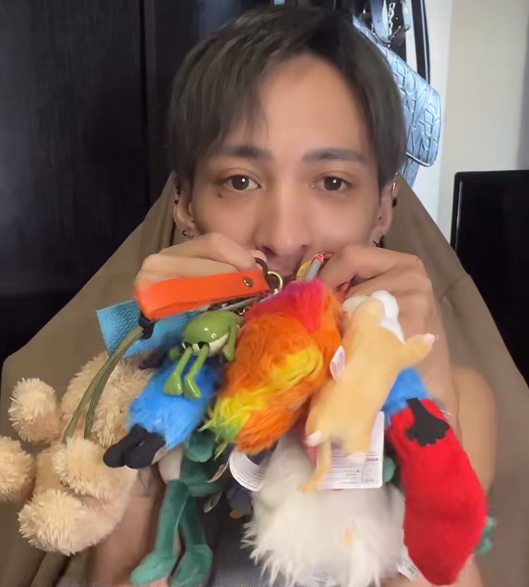 mochi_mochi1582's tweet photo. 通りがかって、衝動買いしてもた💪
カミュちゃん化が止まらないこの頃🤭
#自分ツッコミくま
#ナガノ
#ナガノマーケット
#エンガブ
#Kamus https://t.co/6F4adHId5C
