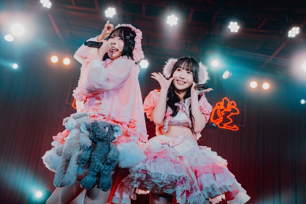 encountofficial's tweet photo. 〖🎀 #ENCOUNT ライブレポ🎀 〗

/／
るーるるプロデュースイベントに
“アイドル界の異端児”集結
\＼

レアな顔ぶれにファン歓喜𓂃 𓈒 𓏸 🌙

レポ全文はこちら👇
■ https://t.co/tuO8UKsmI2

#るーふぇす #るーるる #新居歩美 #江籠裕奈 #鈴木Mob #ぁぃぁぃ #ジャムズ #ドラレコ #キラフォレ #メゾクイ ＠RuFes_official