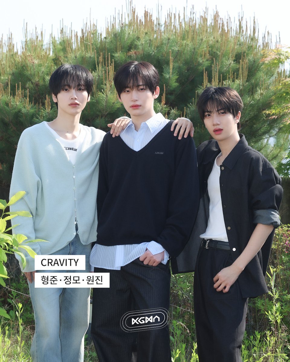 givemeurIove's tweet photo. sorry whats happening what did we do to wonjins height https://t.co/w4ivqA3zkn