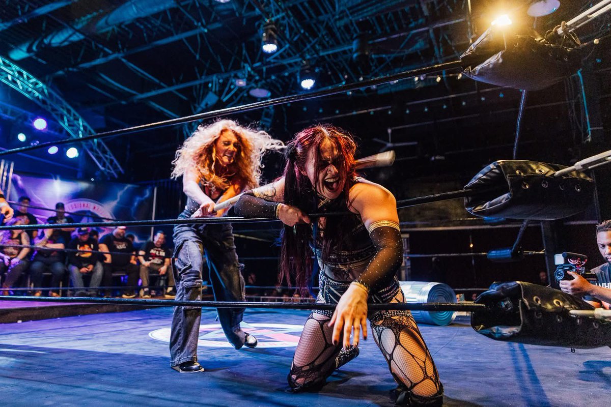 AAWPro's tweet photo. #AAWHomecoming: BOURBON STREET FIGHT - Maggie Lee vs. Blair Onyx

AAW Homecoming
May 22, 2026
115 Bourbon Street
Merrionette Park, IL 

Catch the replay at https://t.co/hLe08ELetT

👥: @justmaggielee / @blairxyno 

📸: slingbladephoto 
🏟️: @BourbonSt115 https://t.co/OO9qGIBNfD