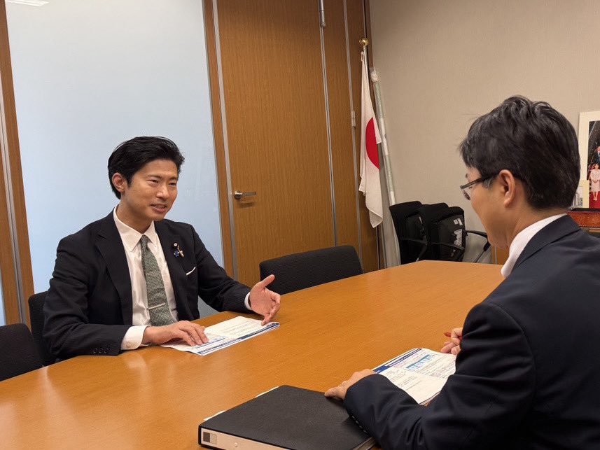 kamiyamasayuki_'s tweet photo. 先日、愛媛県病院薬剤師会新入会員の先生から薬剤師名簿登録証明書の発行についてご意見を頂き、厚労省に調査とレクを実施してもらいました。
結論まではもう少し時間をいただきそうですが、申請する側にも登録する側にとっても使いやすい仕組みになればと、改善に向けて後押しさせていただきます。 https://t.co/q4jjIjBBHv