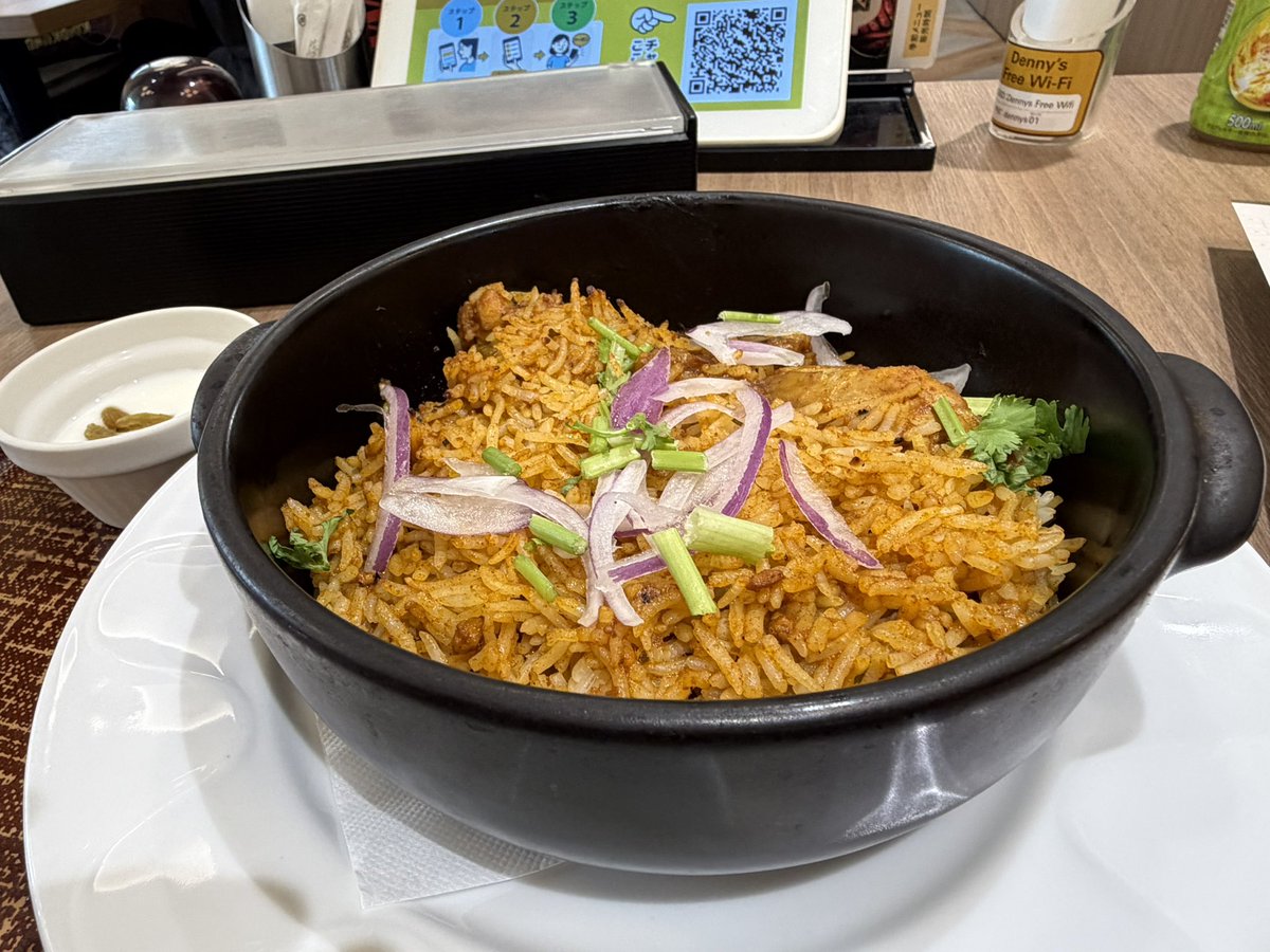 clearcut80's tweet photo. エリックサウス監修のデニーズのチキンビリヤニ。味が濃くて、美味しかった。

ビリヤニ熱再燃しそう。来週ビリヤニセンター行こうかな。 https://t.co/6w2Cze4DXL