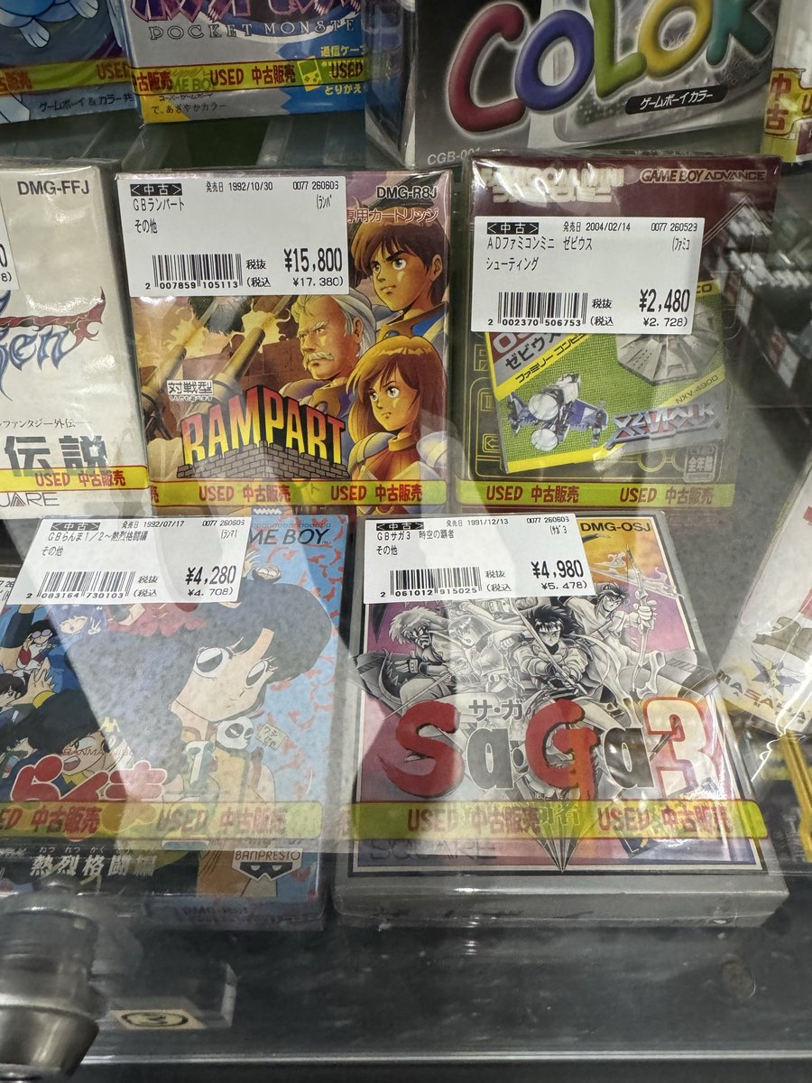 remomu0326's tweet photo. 本日、古本市場でのレトロゲーム購入品。

ゲームボーイのランパートは高かったけど美品なので購入してしまった。

美品を見つけると買わずにはいられないのはヤバい。

ファミコンのカセットはまずは裏面から見て、綺麗ならタイトル見て欲しかったら買うみたいな。 https://t.co/d8PlpqwGwP